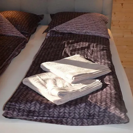 Brakkerhus Konukevi 3*