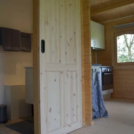 Brakkerhus Konukevi 3*